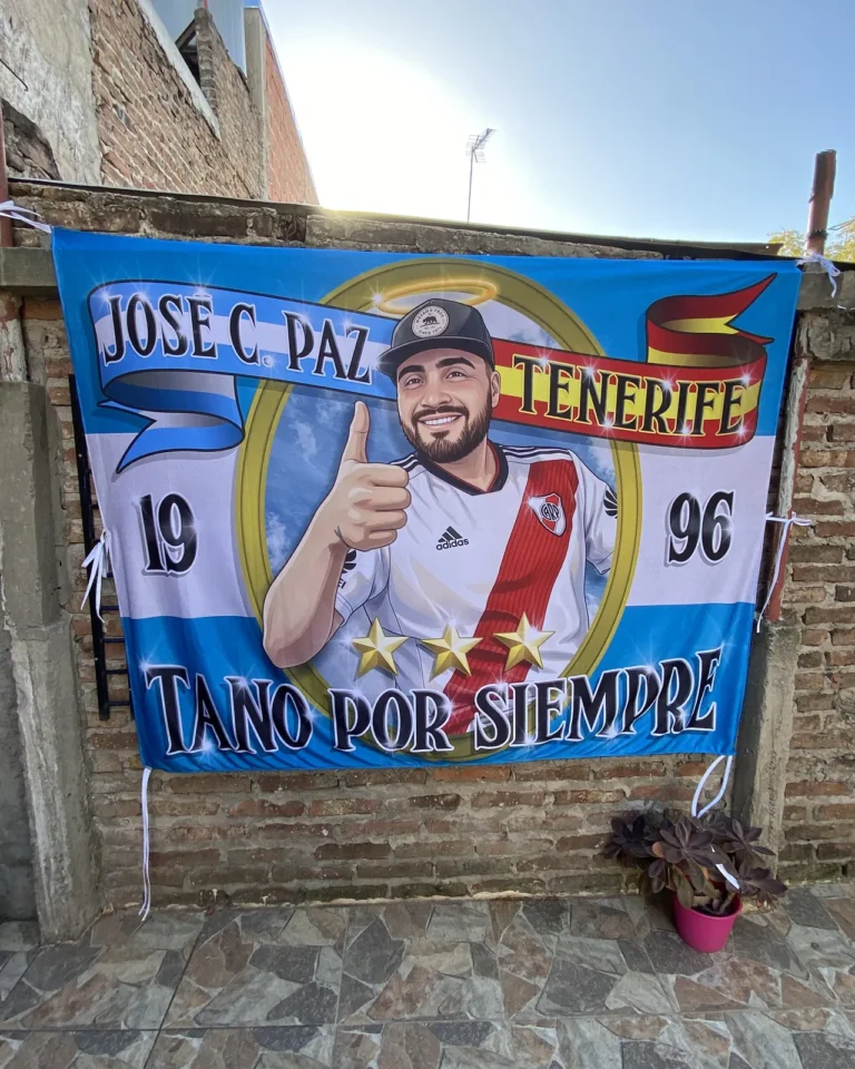 Bandera homenaje Tano por siempre